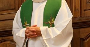 SACERDOTE