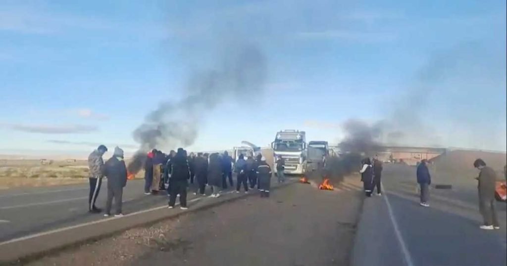 BLOQUEO-EN-LA-VIA-A-LA-PAZ