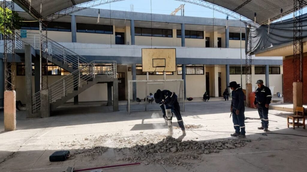Realizan trabajos en una unidad educativa de Colcapirhua, Cochabamba. ALCALDÍA DE COLCAPIRHUA