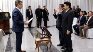 El presidente Rodrigo Paz posesionó a Fernando Aramayo como nuevo ministro de la Presidencia y a Héctor Huanca como ministro de Relaciones Exteriores. FACEBOOK RODRIGO PAZ PEREIRA